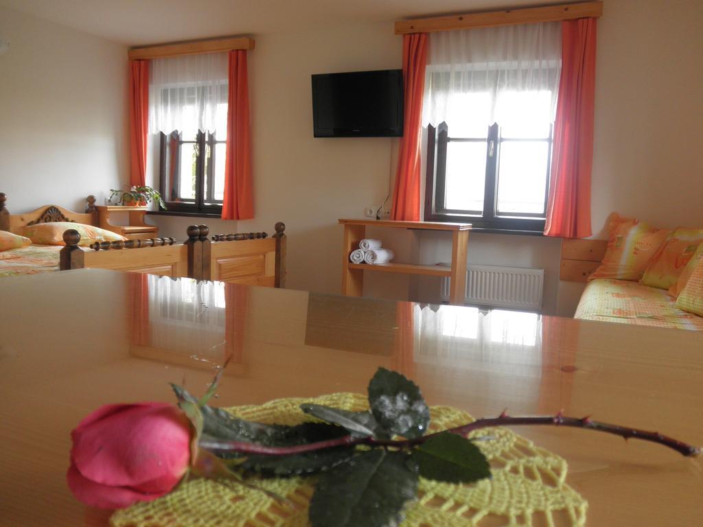 צ'רקנו Apartments Cumar מראה חיצוני תמונה