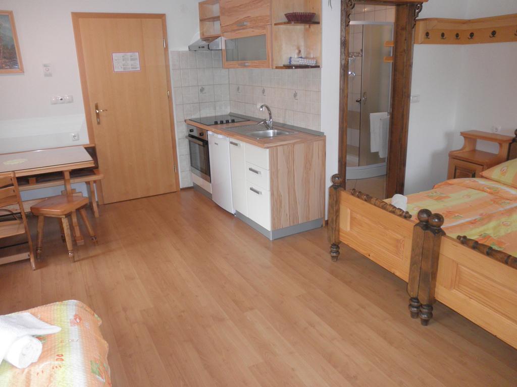 צ'רקנו Apartments Cumar מראה חיצוני תמונה